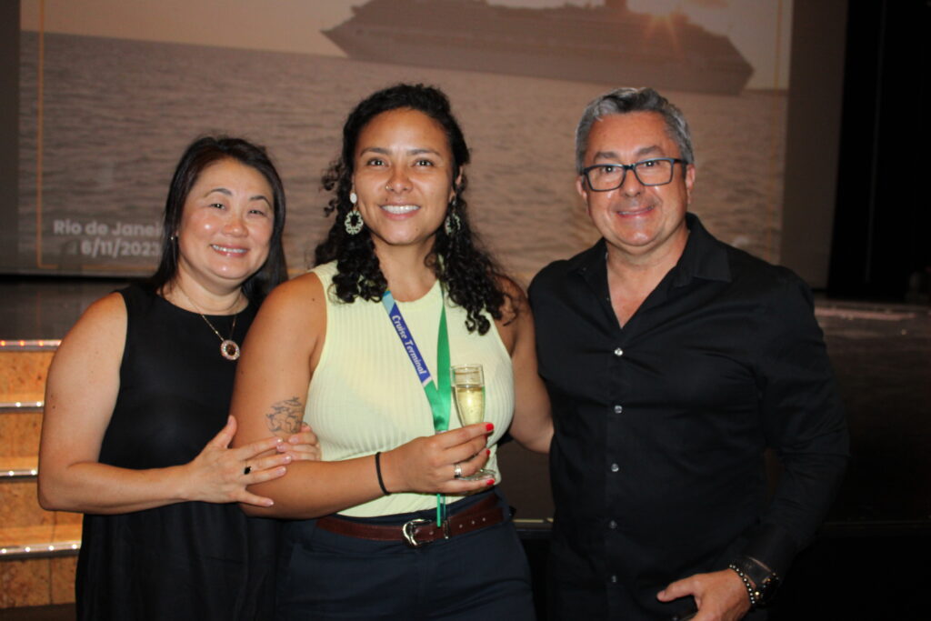 Miriã Nascimento, da Costa, com Andrea e Alexandre Ferreira, da Veja Turismo