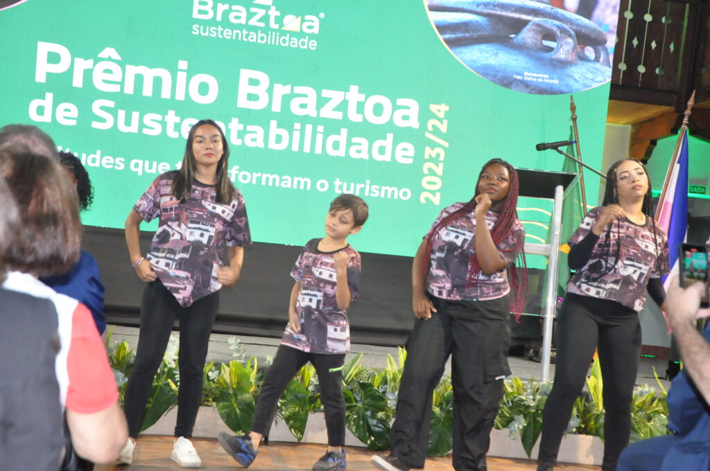 Música e dança na premiação Música e dança na premiação