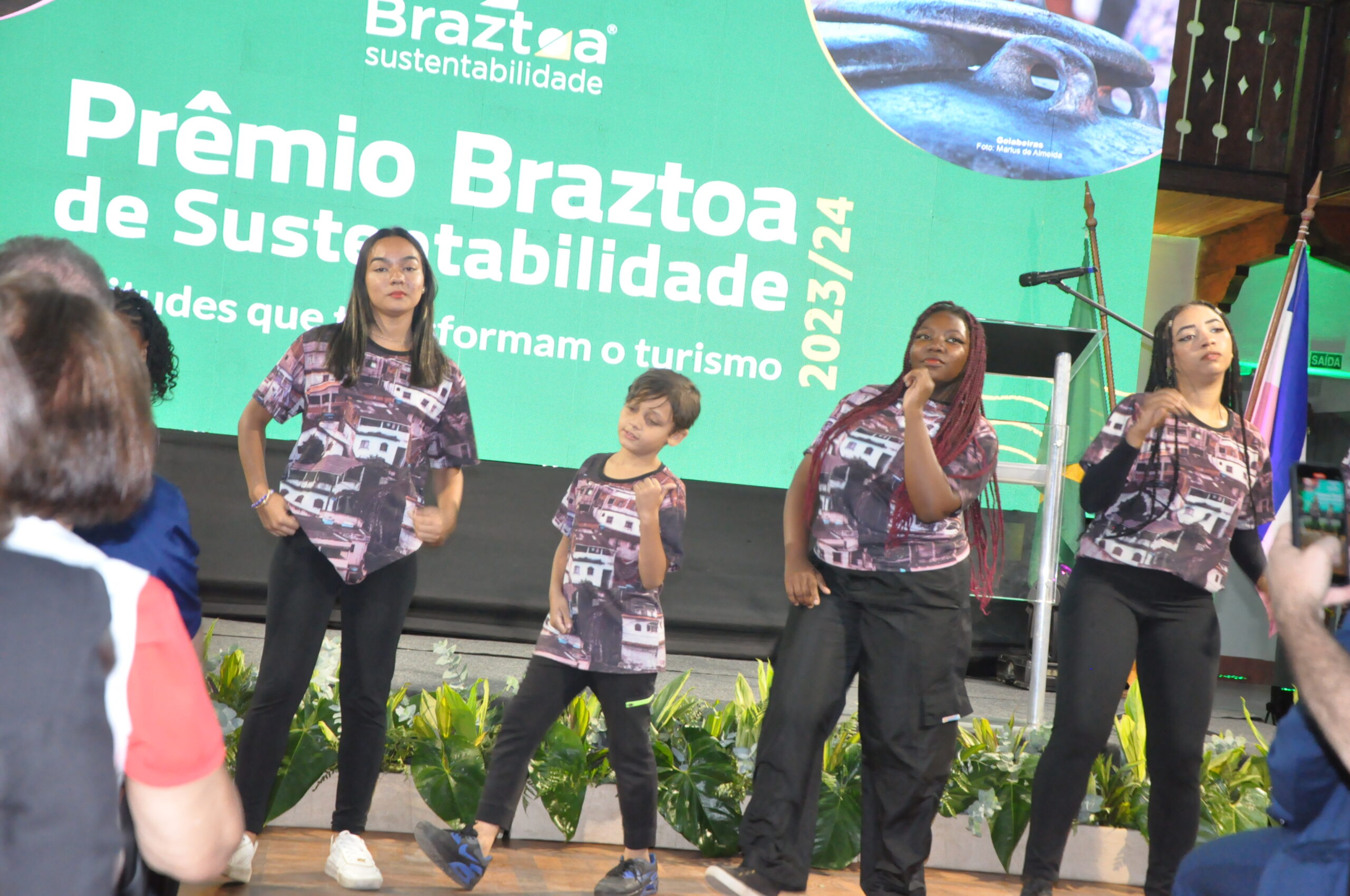 Música e dança na premiação Música e dança na premiação