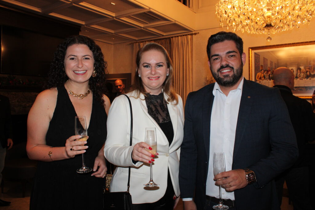 Naracélia Correa, da Ma&Na Turismo, Cintia Rux, da Intermundo, e Marcos Souza, da MSC