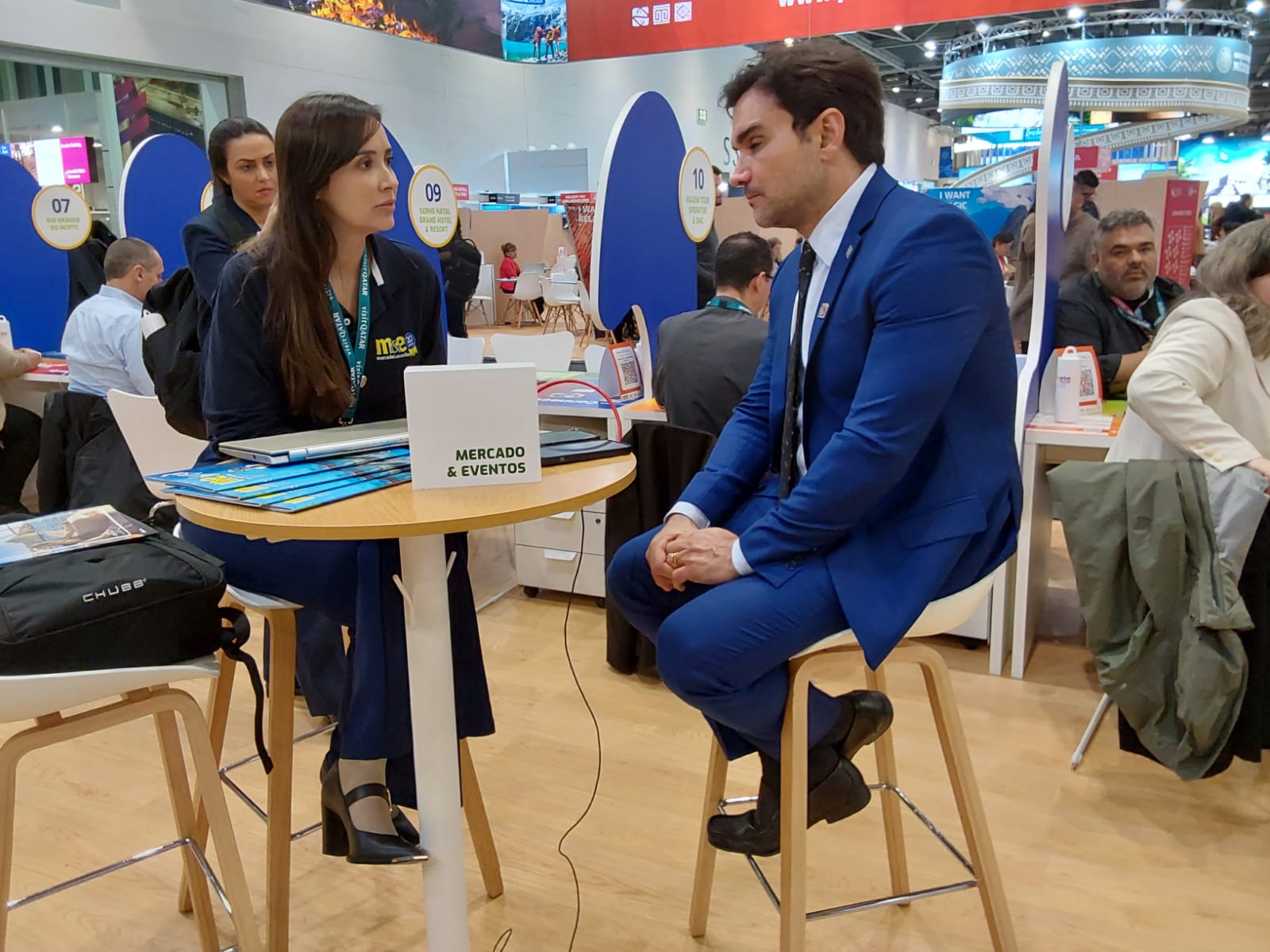 Natália Strucchi, diretora de Redação do M&E, entrevistando o ministro do Turismo, Celso Sabino Natália Strucchi, diretora de Redação do M&E, entrevistando o ministro do Turismo, Celso Sabino