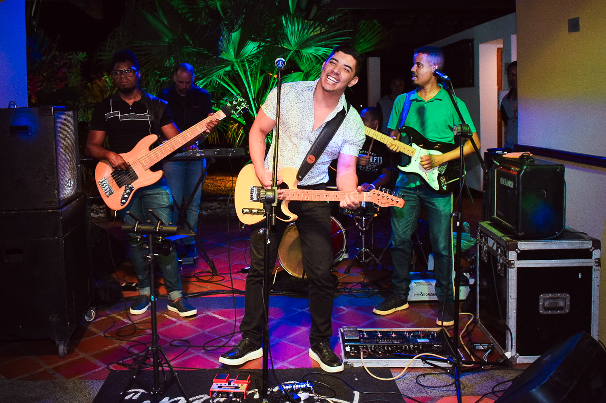 O repertório do show ao contou os grandes sucessos da música popular brasileira O repertório do show ao contou os grandes sucessos da música popular brasileira
