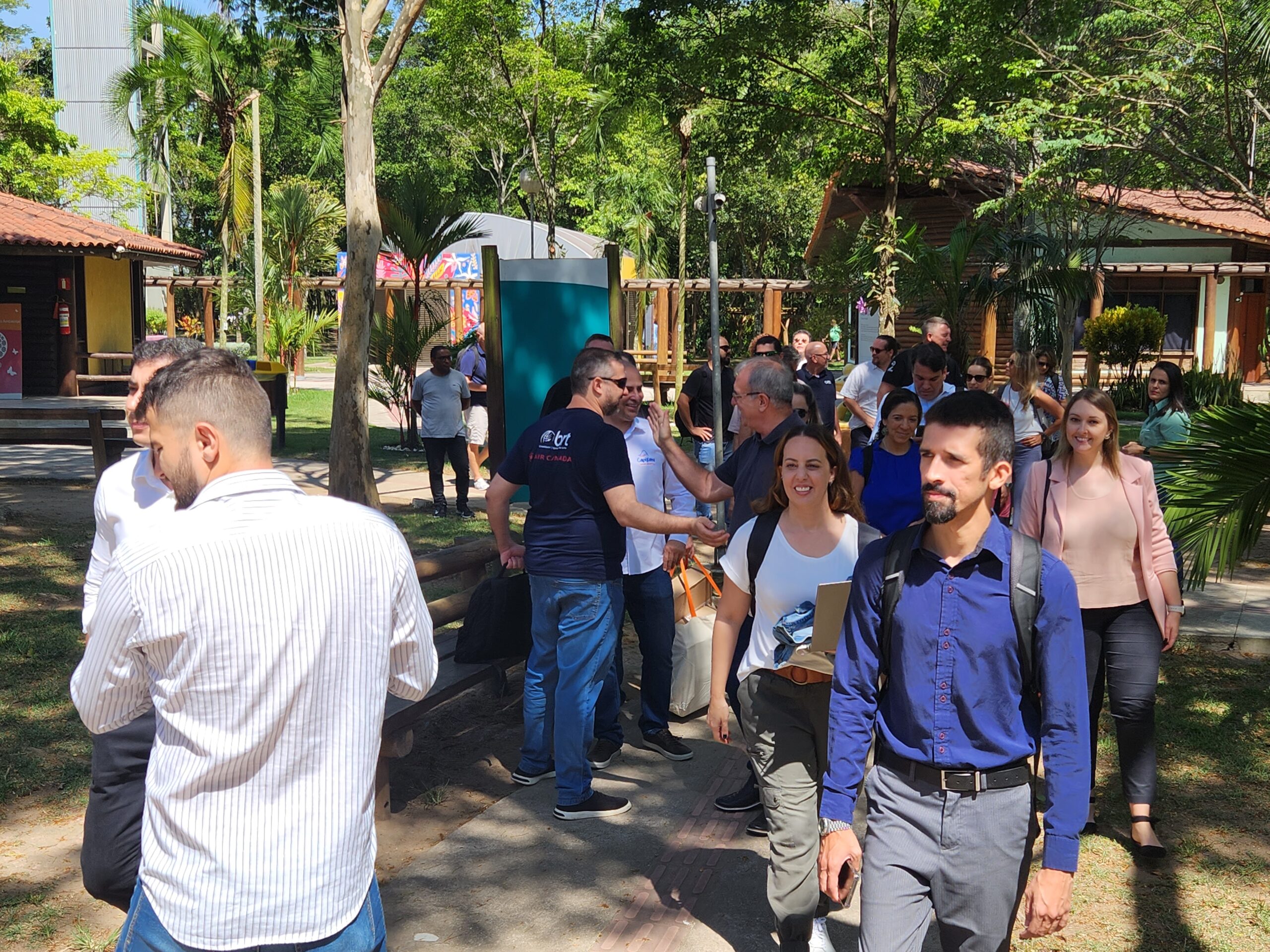 Operadores em direção à Convenção no Parque Botânico da Vale Operadores em direção à Convenção no Parque Botânico da Vale