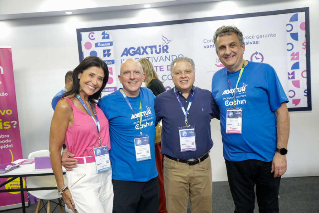 Patty Leone e Aldo Leone, da Agaxtur, Carlos Prado, da Tour House, e Claiton Armelin, da Agaxtur