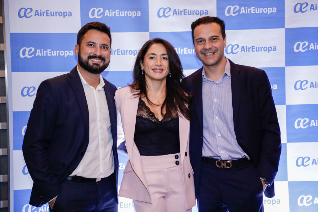 Paulo Henrique, da Air Europa, e Vanessa Ribeiro e André Sanajoti, da Confiança