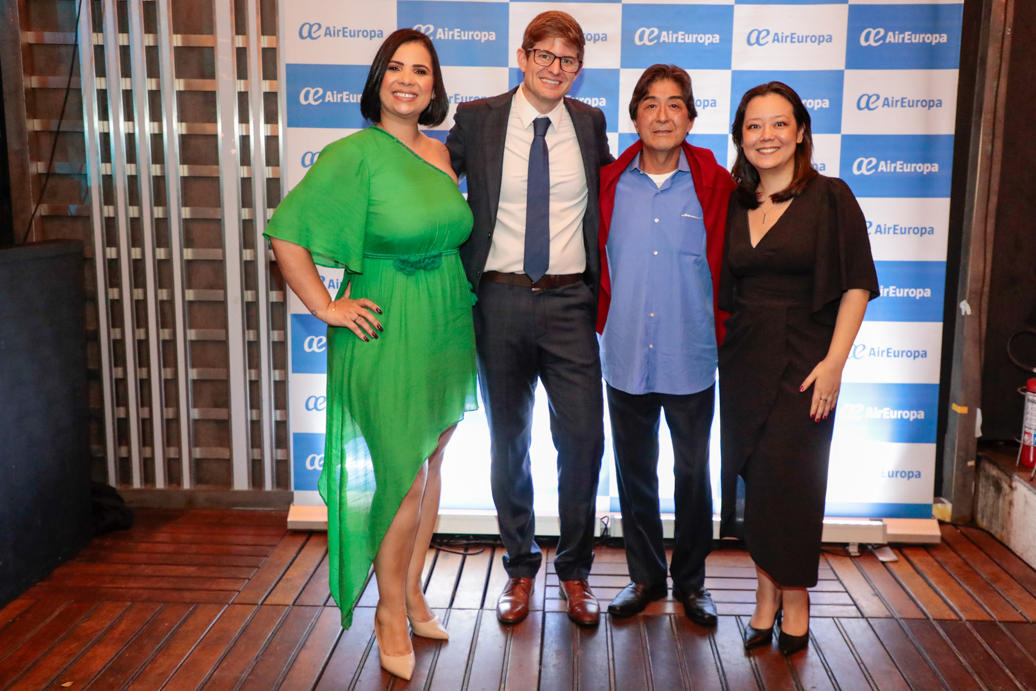 Pedro Shiray, da Azul Viagens, entre Márcia Silva, Gonzalo Romero e Claudia Shishido, da Air Europa Pedro Shiray, da Azul Viagens, entre Márcia Silva, Gonzalo Romero e Claudia Shishido, da Air Europa