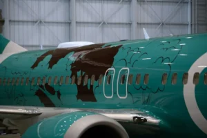 Pintura da fuselagem, mais sustentável, leve e duradoura ao substitui a adesivagem