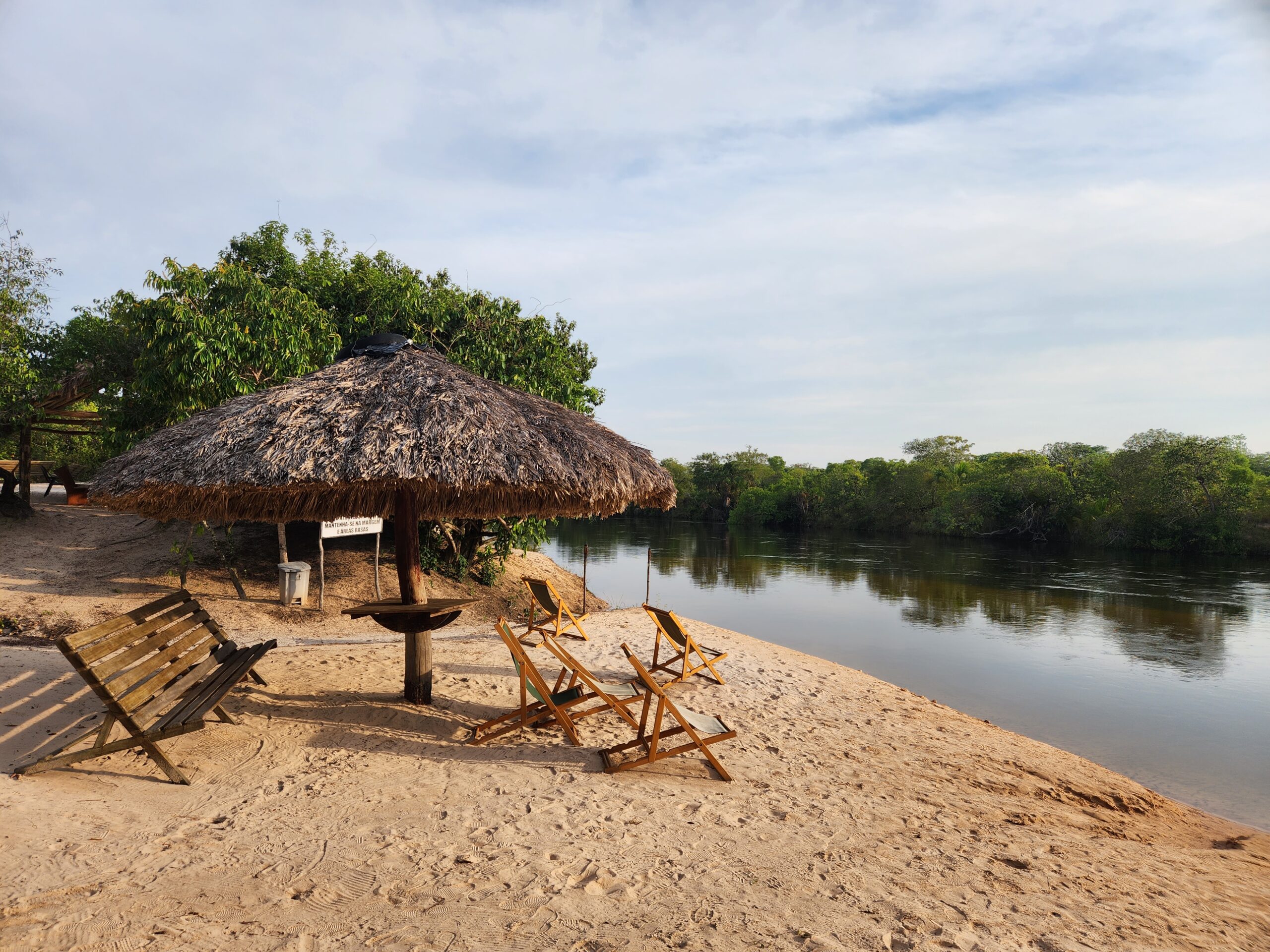 Praia exclusiva Korubo Safari Camp