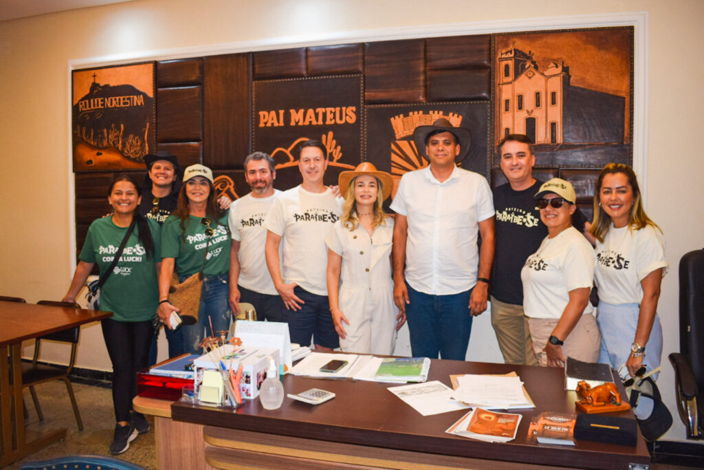 Prefeito de Cabaceiras com representantes do estado da Paraíba, Azul Viagens e Luck Receptivo