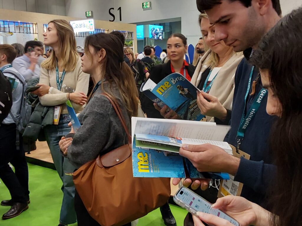 Público da WTM London 2023 recebeu gratuitamente revistas do M&E editadas para a feira