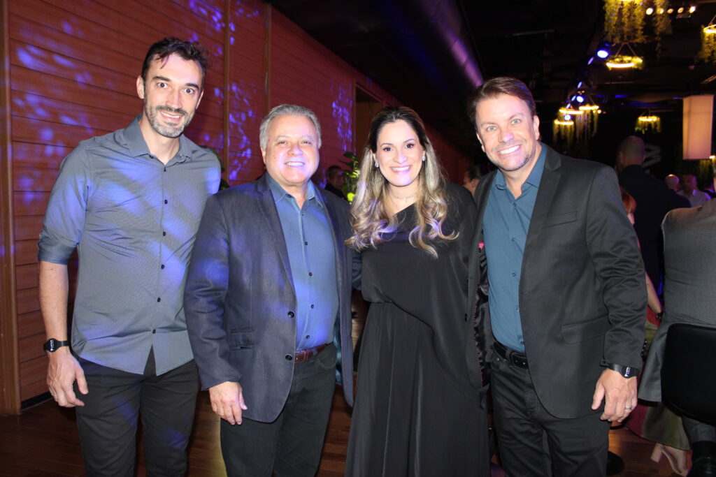 Rafael Monteiro, da CNT, Carlos Prado, da Tour House, Camila Belinelli, da Latam, e Andre Khouri, da CNT