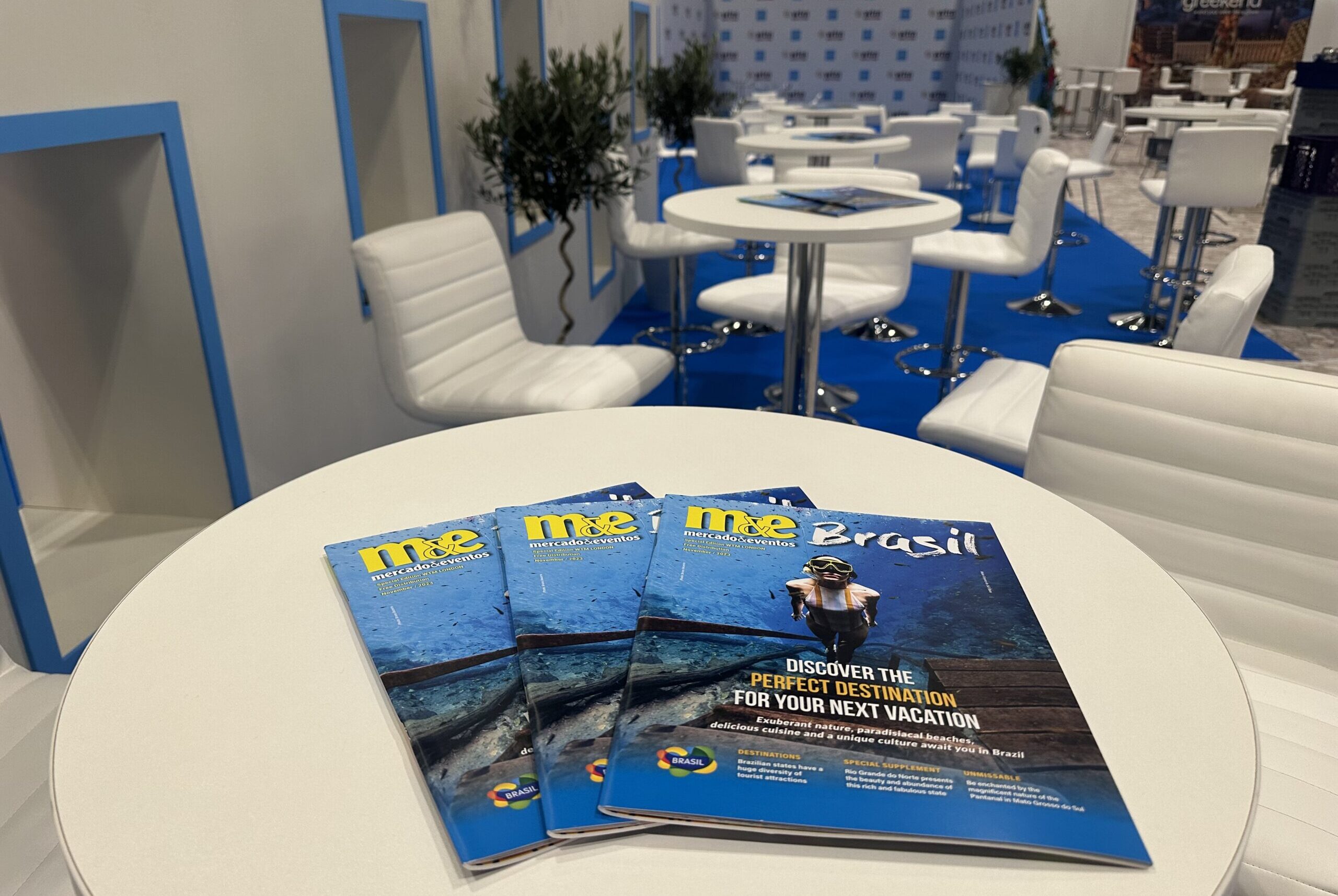 Revistas do ME no Centro de Midia da feira scaled e1699271528770 WTM London 2023 apresenta novas áreas e espera superar 35 mil participantes