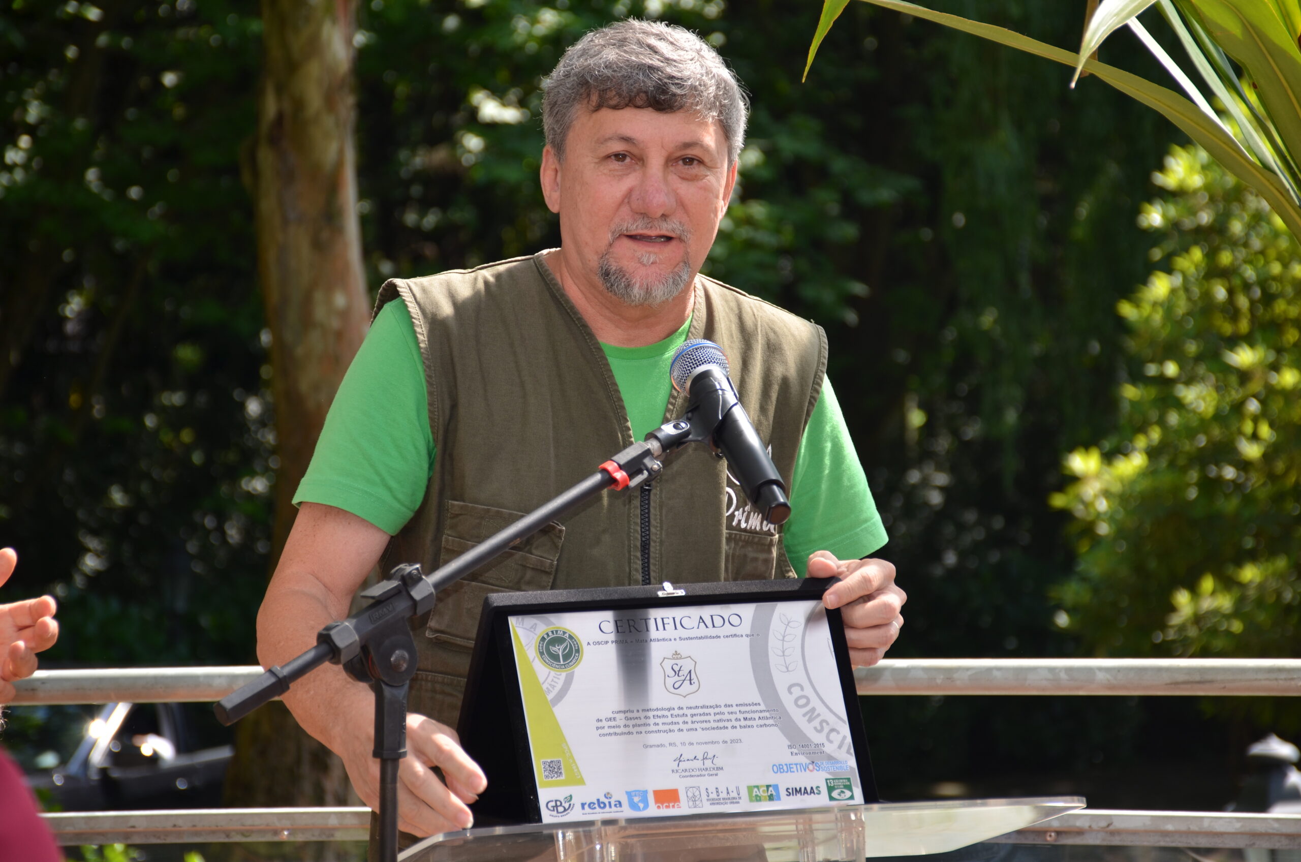 Ricardo Hardum entregou o certificado ao Castelo Ricardo Hardum entregou o certificado ao Castelo