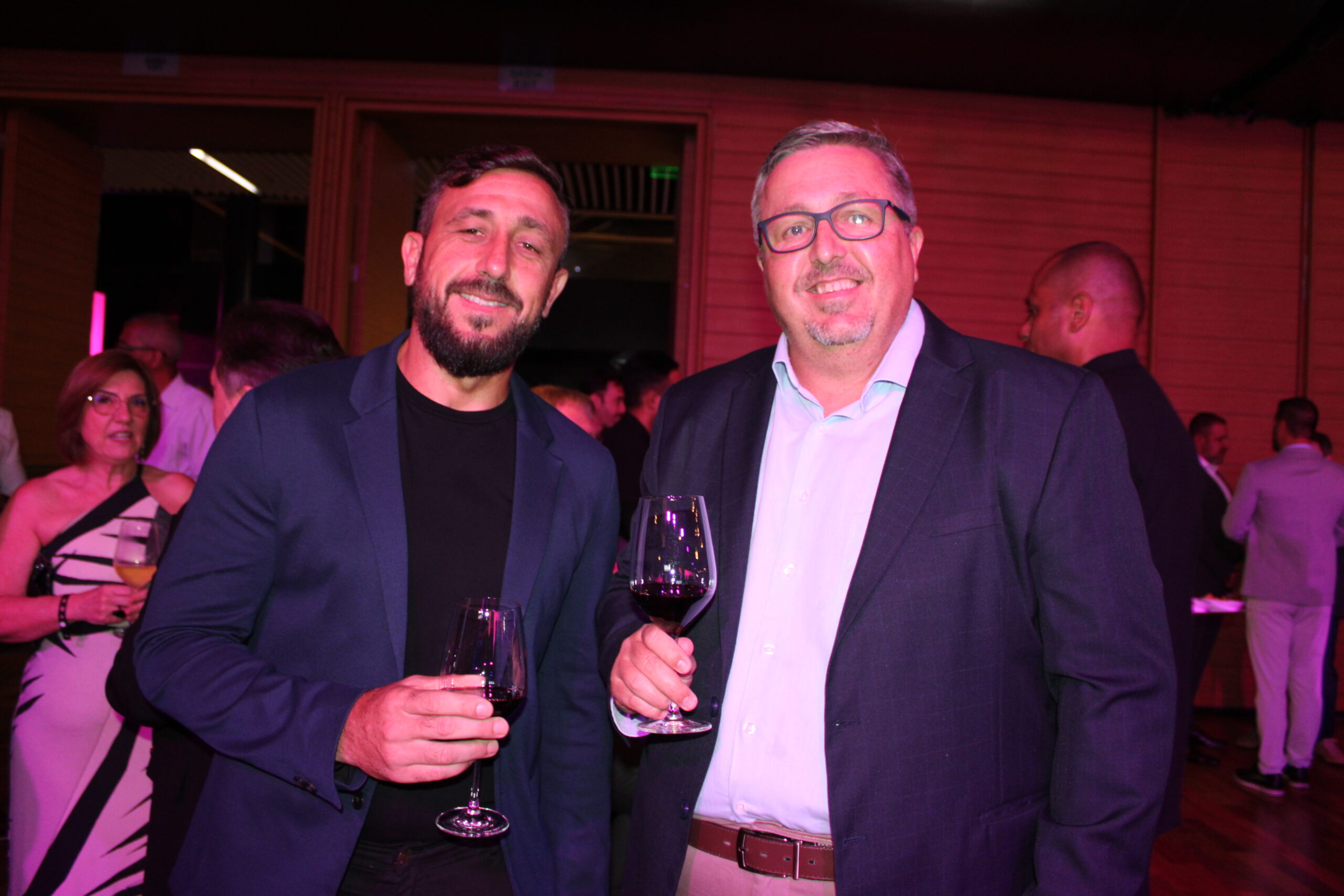 Rodrigo Venâncio, da Tripservice, e Maurício Laube, da Cosmos Turismo Rodrigo Venâncio, da Tripservice, e Maurício Laube, da Cosmos Turismo