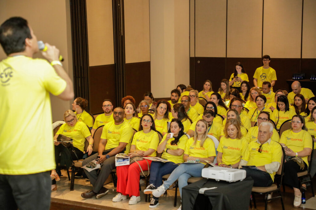 Rogério Mendes durante o evento da CVC