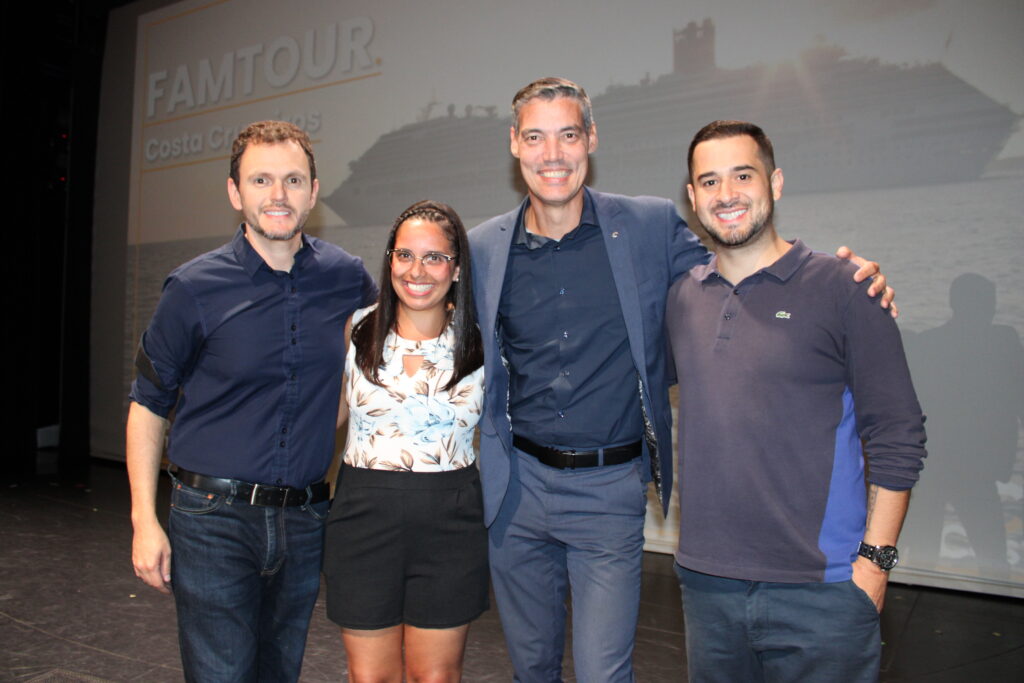 Ruy Ribeiro e Vinicius Freitas, da Costa, com Ariane Menezes e Mário Borges, da R11 Travel