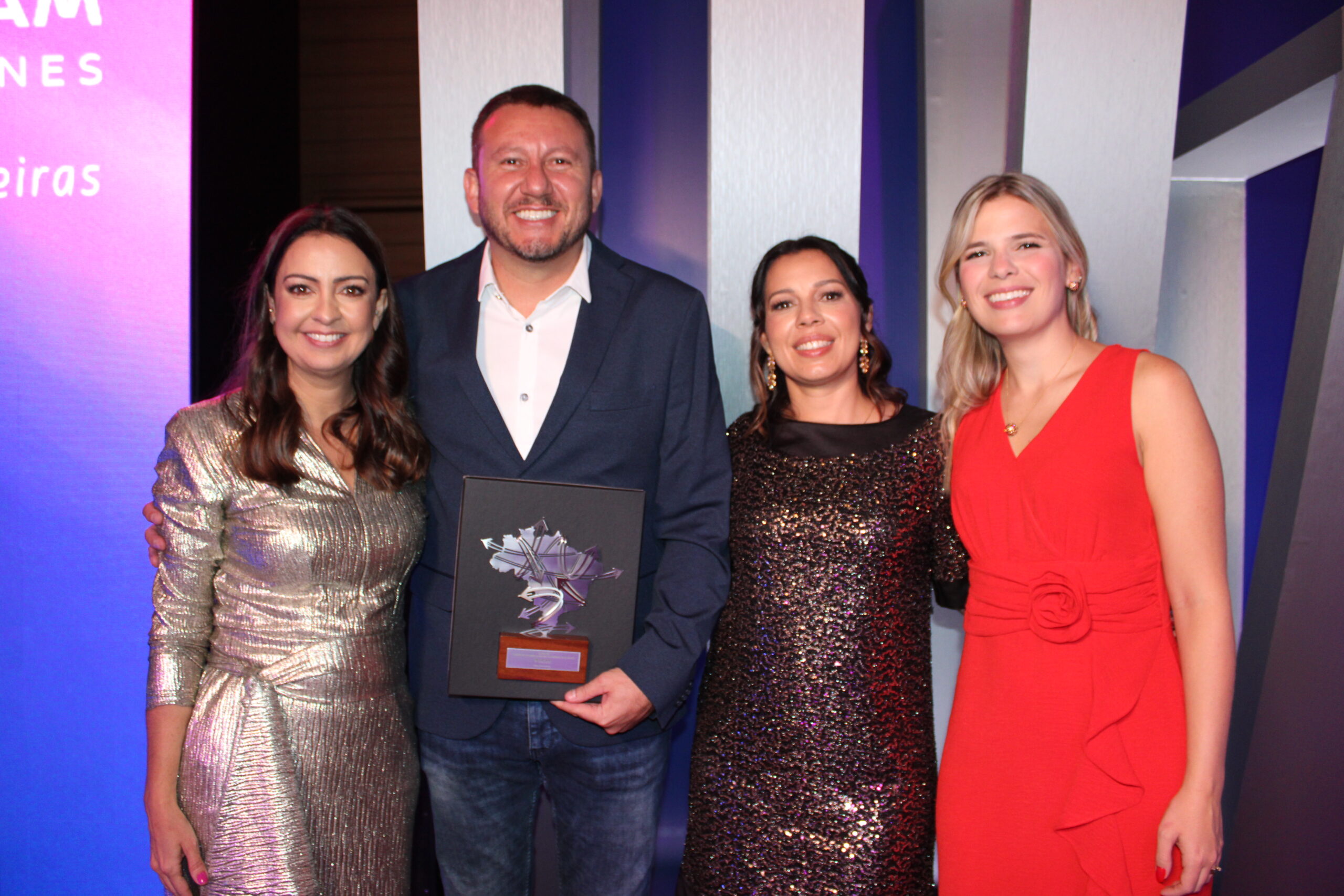 Sakura foi uma das empresas premiadas Sakura foi uma das empresas premiadas