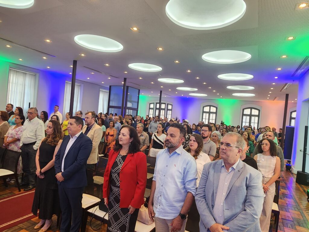 Salão nobre cok grande presença de autoridades e convidados Salão nobre cok grande presença de autoridades e convidados