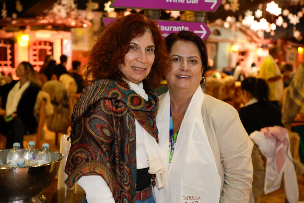 Tânia Espíndola, da Triptonita Turismo, e Roselma Rodrigues, da Açoriana Turismo