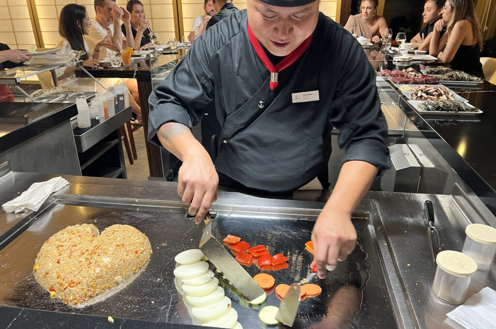 Teppanyaki é um cooking show asiático