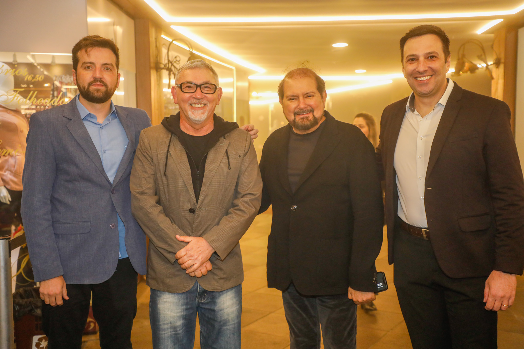 Jefferson Severino com Thiago Goulart, Guilherme Paulus e Richard Andreazza, do Castelo Saint Andrews Jefferson Severino com Thiago Goulart, Guilherme Paulus e Richard Andreazza, do Castelo Saint Andrews