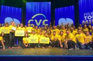 Time CVC durante entrega do prêmio Top of Mind 2023 (Divulgação/CVC)
