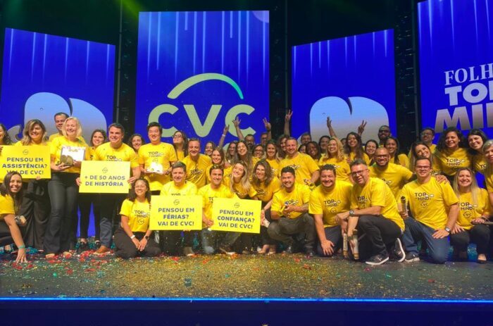CVC ganha prêmio Folha Top of Mind pelo 13º ano consecutivo Time CVC durante entrega do prêmio Top of Mind 2023 (Divulgação/CVC)