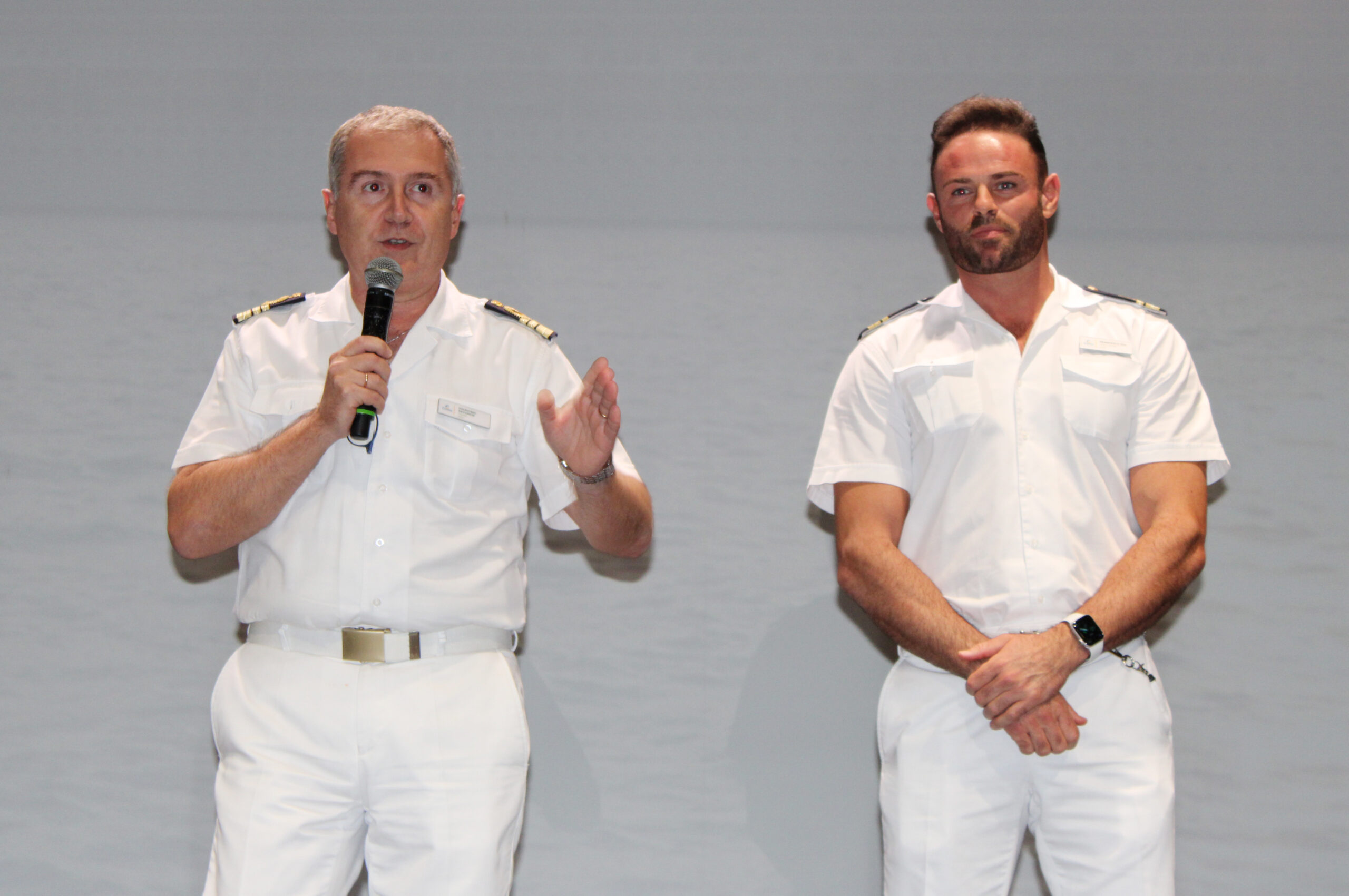 Valentino Savarese e Francisco Sol, comandante e segundo comandante da Costa Cruzeiros