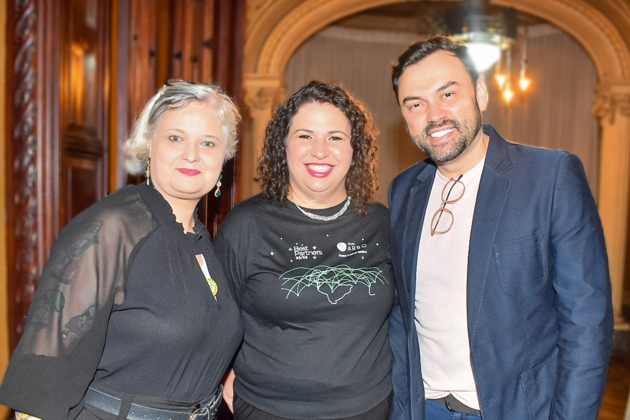 Vanessa Morato e Aline Ciaramicoli, do Grupo Arbo, com Flavio Nicolau, da Villa Rental Vanessa Morato e Aline Ciaramicoli, do Grupo Arbo, com Flavio Nicolau, da Villa Rental