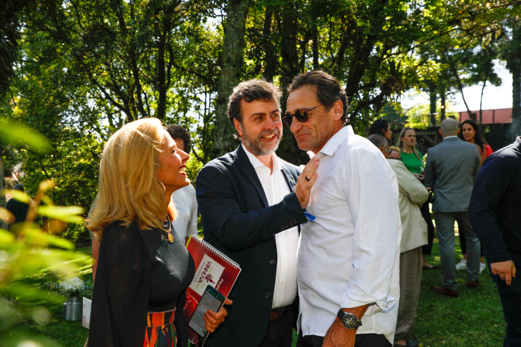 Vaniza Schuler, da Embratur, Marcelo Freixo, presidente da Embratur, e Milton Zuanazzi, secretário de Planejamento, Competitividade e Sustentabilidade do MTur Vaniza Schuler, da Embratur, Marcelo Freixo, presidente da Embratur, e Milton Zuanazzi, secretário de Planejamento, Competitividade e Sustentabilidade do MTur