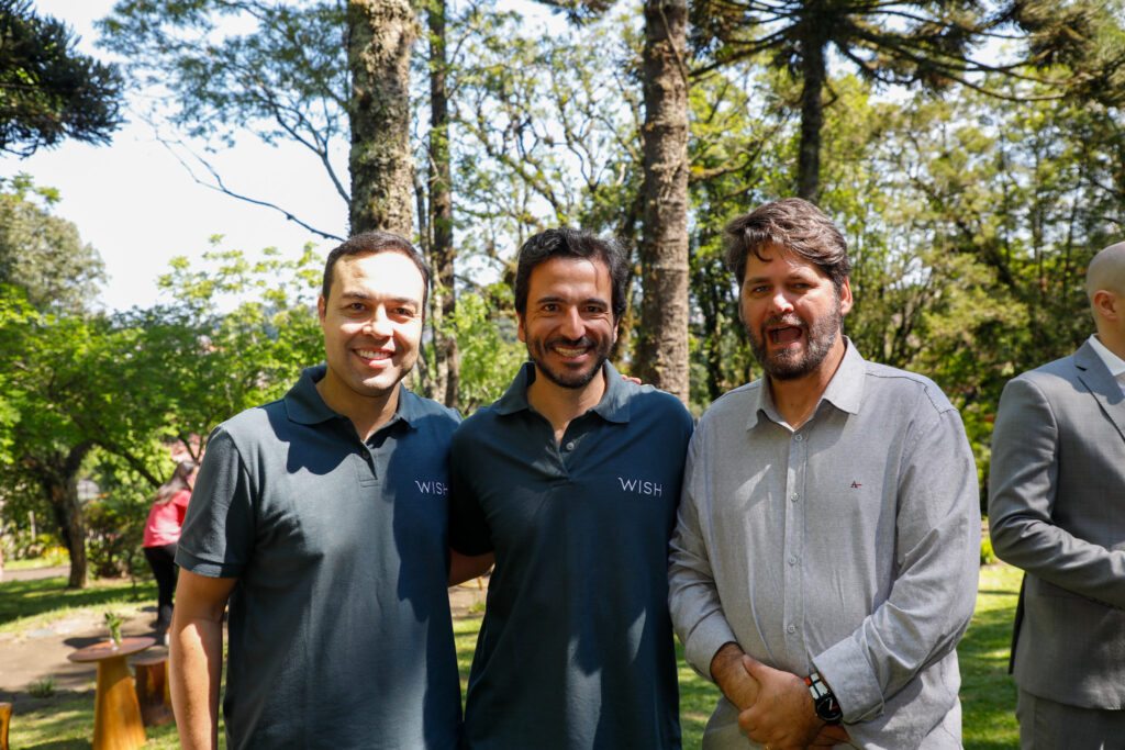 Victor Duarte, COO do Grupo Wish, Eduardo Malheiros, CEO do Grupo Wish, e André Roberto Alliana, secretário de Turismo de Foz do Iguaçu
