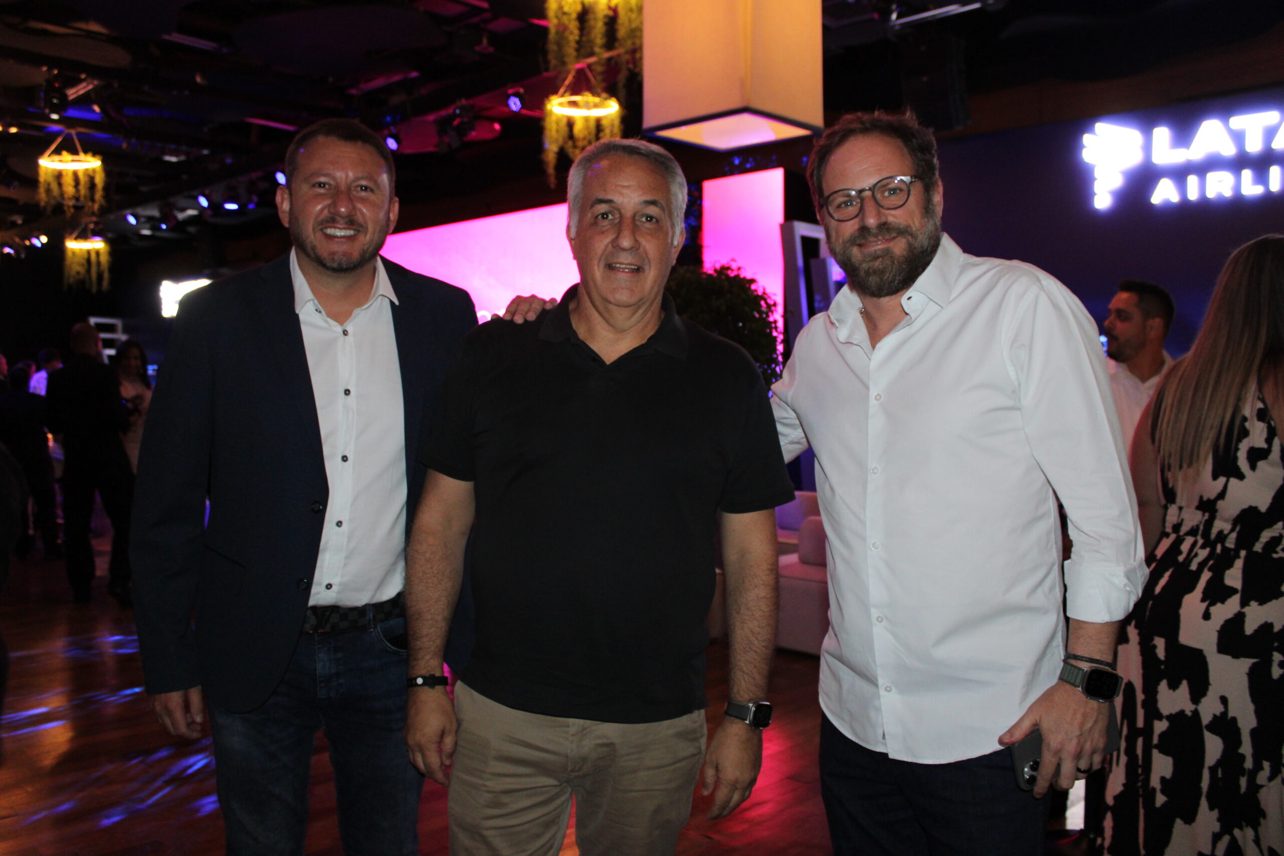 Wagner Chaves, da Sakura, com Sylvio Ferraz e Luti Guimarães, da BeFly Wagner Chaves, da Sakura, com Sylvio Ferraz e Luti Guimarães, da BeFly