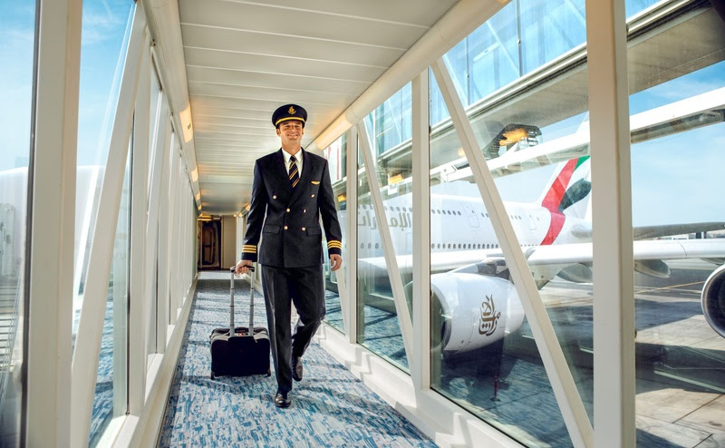 Dia Internacional da Aviação: Alta destaca as conquistas e os desafios do setor 1 emirates piloto Dia Internacional da Aviação: Alta destaca as conquistas e os desafios do setor