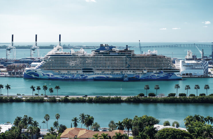 NCL promove cerimônia de batismo do Norwegian Viva em Miami NCL promove cerimônia de batismo do Norwegian Viva em Miami