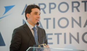 Brasil vai superar os 140 milhões de passageiros aéreos por ano até 2026, diz ministro