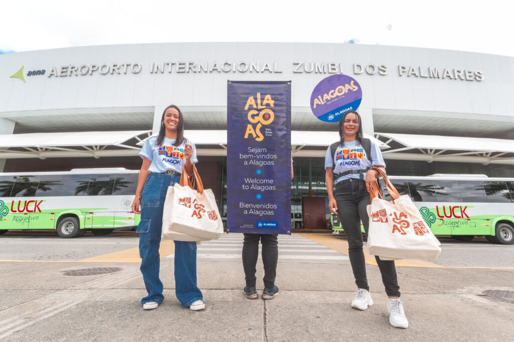 Em ação inédita, Governo de Alagoas recebe voo fretado exclusivo para festas de Réveillon 1 261223 Chegada dos Influencers Foto Lucas Meneses 1 Em ação inédita, Governo de Alagoas recebe voo fretado exclusivo para festas de Réveillon