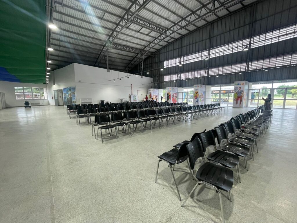 Sala de espera no embarque em Paranaguá