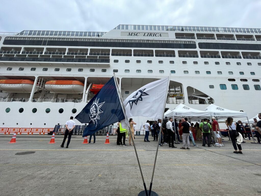 9807a0a3 2fe9 47ba accf fd3ef0e3396b MSC Lirica: Paranaguá recebe primeiro embarque de navio de cruzeiros da sua história; veja fotos