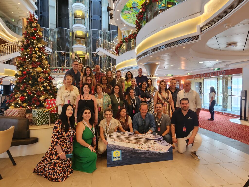 Norwegian Star desembarca mais de 2,3 mil turistas no Píer Mauá (RJ) e recebe agentes; fotos Norwegian Star desembarca mais de 2,3 mil turistas no Píer Mauá (RJ) e recebe agentes; fotos