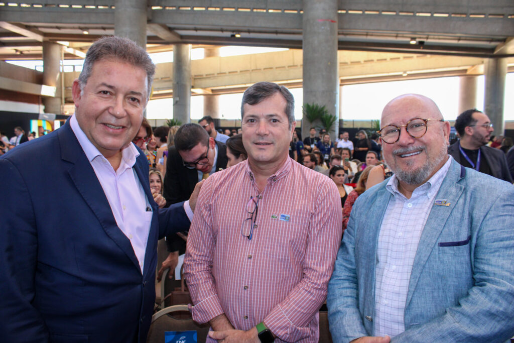 Alexandre Sampaio, da FBHA, Sandro Moretti, vice-presidente da Fecomercio SC, e Hélio Dagnoni, presidente da Fecomercio