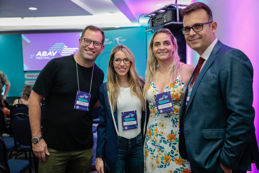 André Negrini, palestrante, Noah Britto, da Trend, Aline Bernardoni, da LTC Viagens e Turismo, e Marcelo Oliveira, da Abav-SP Aviesp