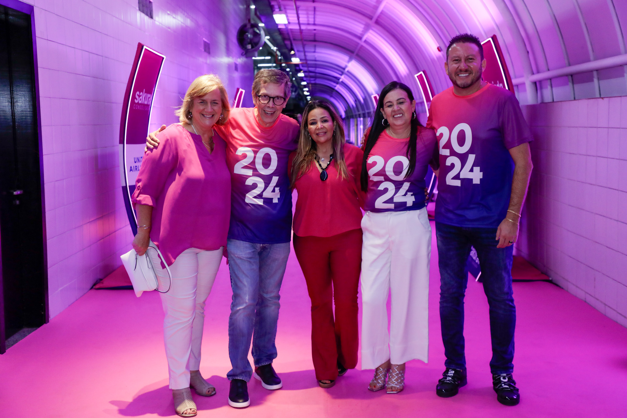 Annette Taeuver, e Cristina Martins, da Lufthansa, com Wagner Chaves, Vivi Siqueira e Cássio Oliveira, da Sakura Annette Taeuver, e Cristina Martins, da Lufthansa, com Wagner Chaves, Vivi Siqueira e Cássio Oliveira, da Sakura
