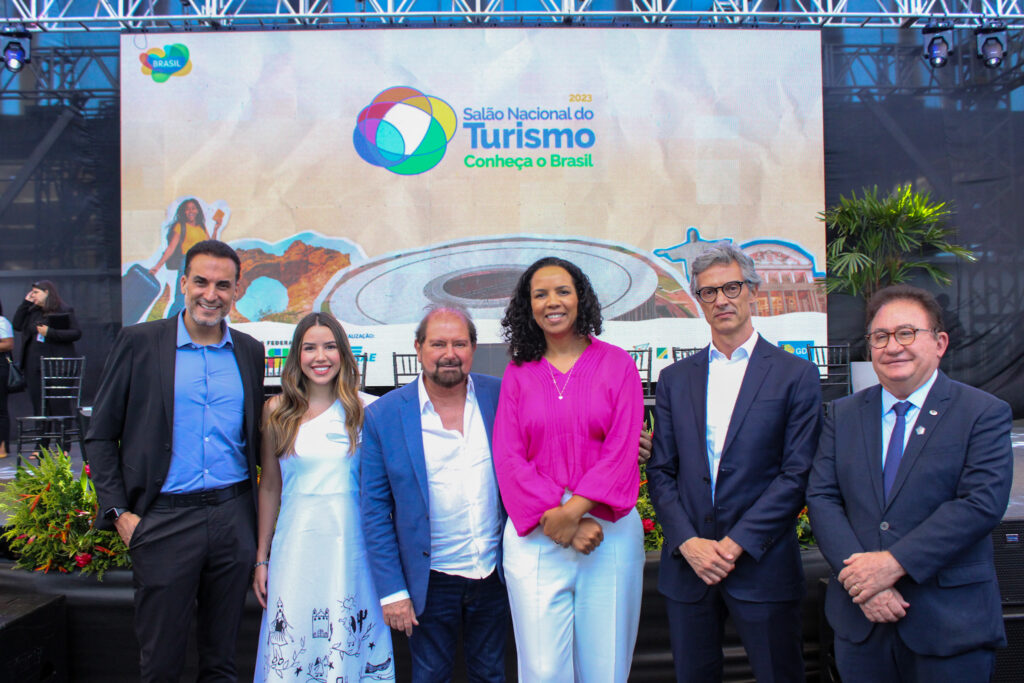 Claudio Vilanova, da CVC, Barbara Braga, secretária de Turismo de Alagoas, Guilherme Paulus, da CVC, Jurema Monteiro, da Abear, Marco Ferraz, da Clia Brasil, e Manoel Linhares, da ABIH Nacional