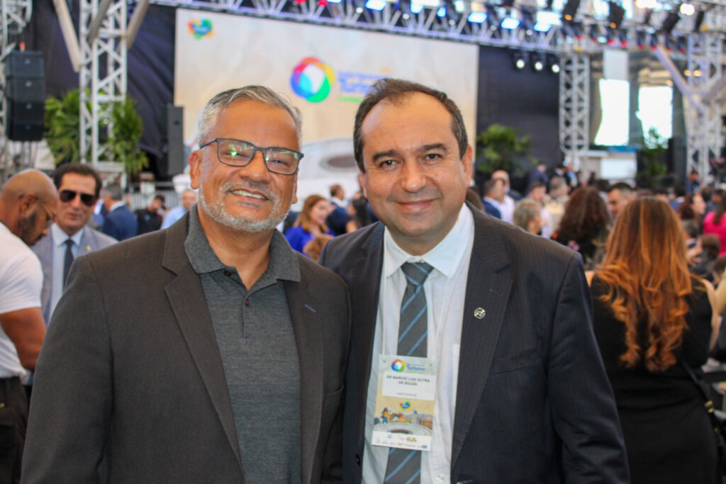 Bob Santos, da Frente Parlamentar de Turismo, e Marcio Luiz Dutra, do MTur
