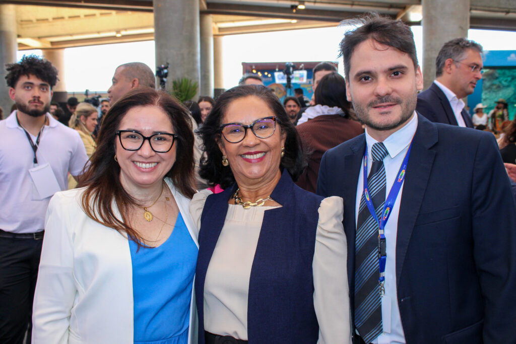 Ana Carolina Medeiros, presidente da Abav Nacional, Socorro Araújo, secretária de Turismo do Maranhão, e Ruan Tavares, da Setur-MA