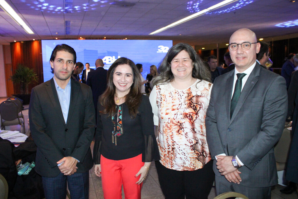 Cristiano Araújo, secretário de turismo do Distrito Federal, Carolina Medeiros, presidente da Abav Nacional, Jerusa Hara, Abav Nacional, e Toni Sando, do Visite São Paulo