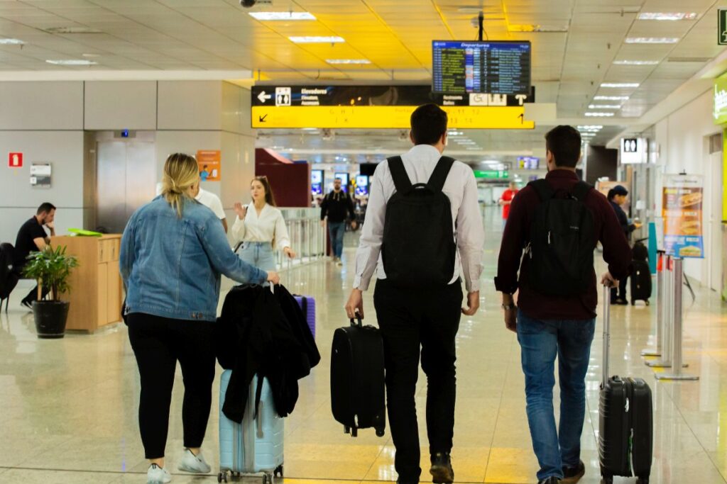 Aeroporto de Curitiba deve receber mais de 163 mil pessoas entre Natal e Ano Novo Aeroporto de Curitiba deve receber mais de 163 mil pessoas entre Natal e Ano Novo