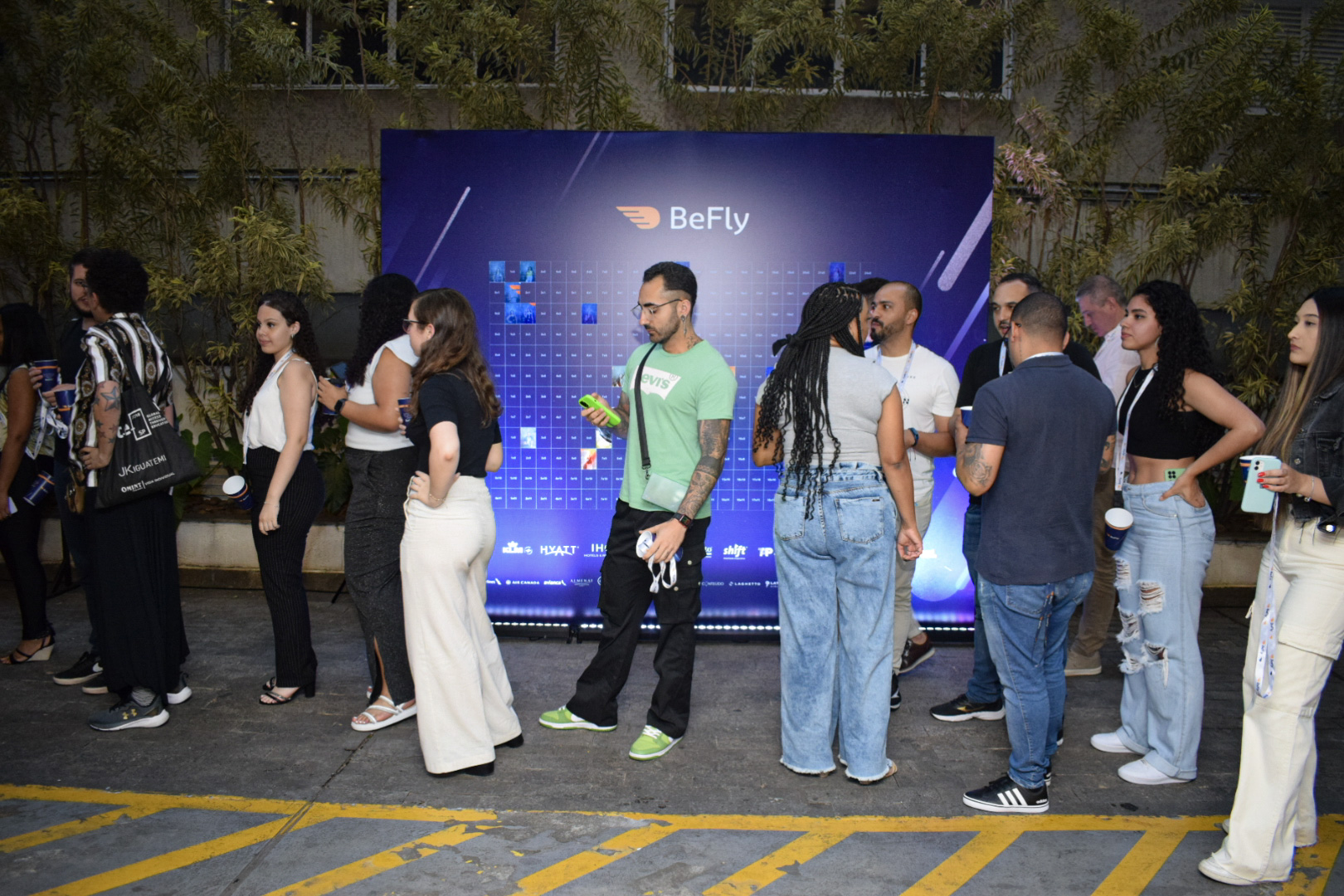 Um mural fotográfico esteve em montagem ao vivo durante o evento