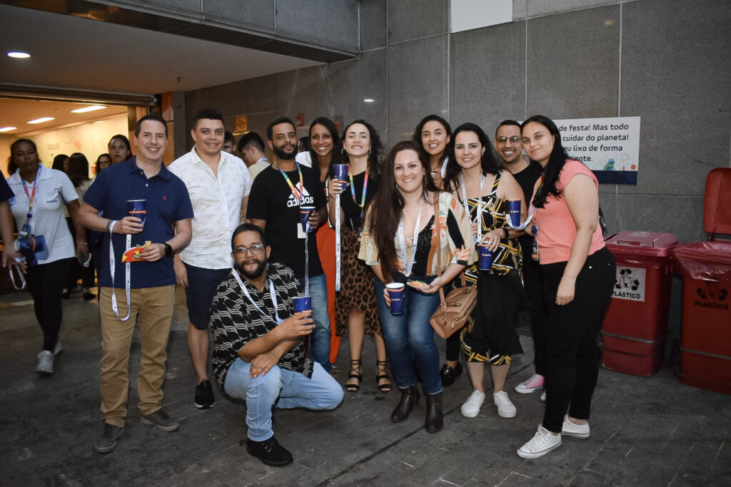 Colaboradores de todos os departamentos interagiram durante a confraternização