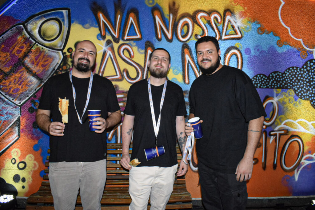 Alcides Silva, Lucas Servidoni e Tiago Favari